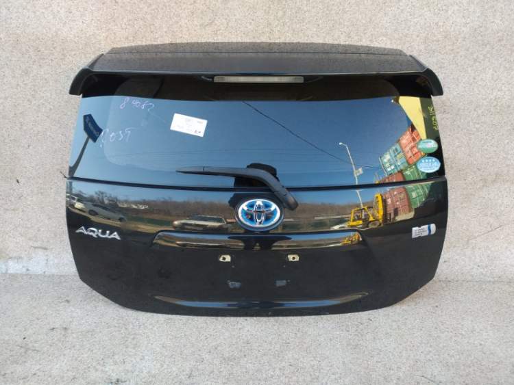 Дверь пятая на TOYOTA AQUA NHP10 ЧЕРНЫЙ